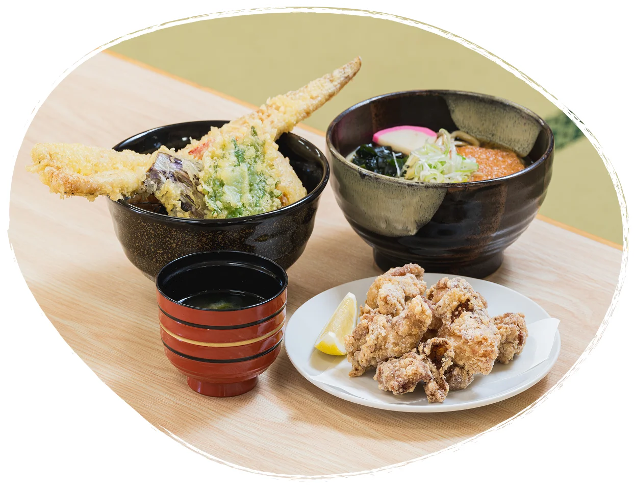 畳スタイルのお食事処の内観